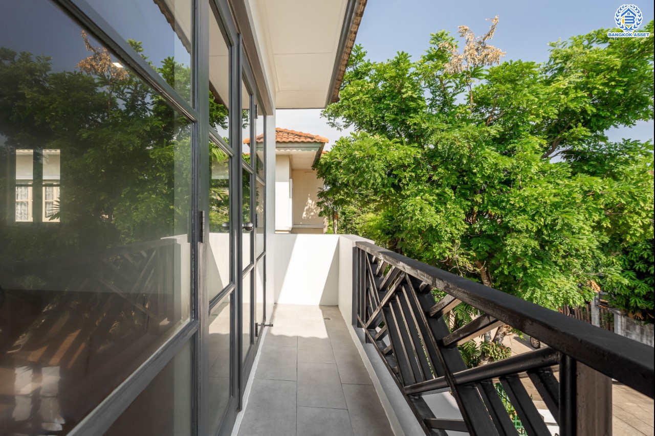 บ้านมือสองตกแต่งใหม่ ม.นันทวัน บางใหญ่-รัตนาธิเบศร์ บ้านเดี่ยวคุณภาพแบรนด์ LH ตอบโจทย์ทุกไลฟ์สไตล์ เนื้อที่ขนาด 66 ตร.ว. ฟังก์ชัน 3 ห้องนอน 3 ห้องน้ำ 1 ห้องแม่บ้านพร้อมห้องน้ำในตัว บนทำศักยภาพ หน้าโครงการติดถนนกาญจนาภิเษก ใกล้รถไฟฟ้าสายสีม่วง "สถานีสามแยกบางใหญ่" และทางด่วน "ศรีรัช"